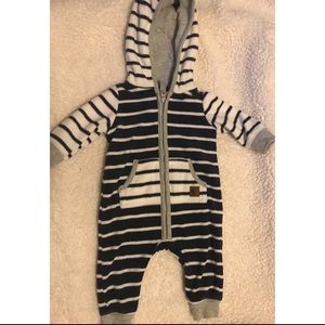 Carter’s NB baby boy romper